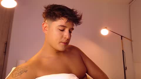 Snapshot of angelcossio chatting on 14, 11, 2025 Angel online show from 14, 11, 2025