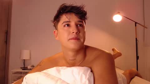 Snapshot of angelcossio chatting on 22, 11, 2025 Angel online show from 22, 11, 2025