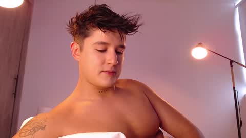 Snapshot of angelcossio chatting on 26, 11, 2025 Angel online show from 26, 11, 2025