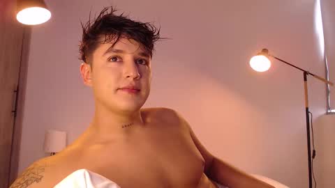 Snapshot of angelcossio chatting on 4, 12, 2025 Angel online show from 4, 12, 2025