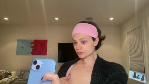 Snapshot of angeleleven11 chatting on 16, 12, 2025 angeleleven11 online show from 16, 12, 2025