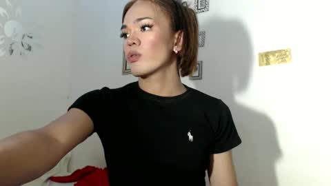Snapshot of angelic_slutxx chatting on 11, 12, 2024 Yhanna online show from 11, 12, 2024