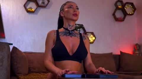 Angelina online show from 17, 2, 2026