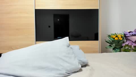 KrystyYo online show from 12, 2, 2025