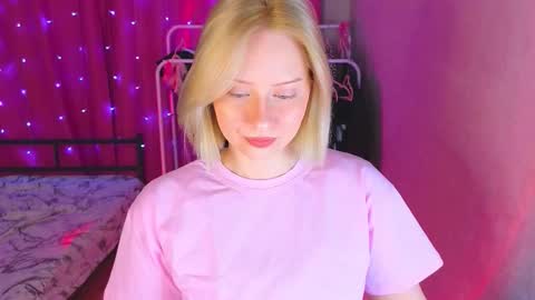 Snapshot of angellisss chatting on 8, 3, 2026 Cutie online show from 8, 3, 2026