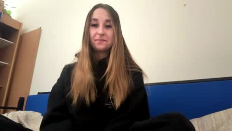 Snapshot of angelpuffx chatting on 15, 5, 2026 Alice online show from 15, 5, 2026