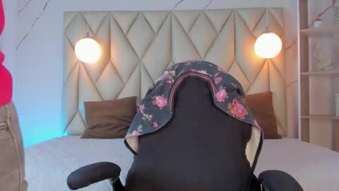 ANGIE online show from 1, 12, 2025