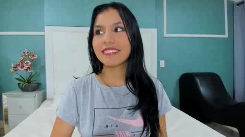 Snapshot of ania_gomez chatting on 18, 11, 2025 Ania online show from 18, 11, 2025