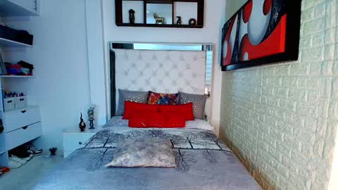 laura  online show from 16, 10, 2025