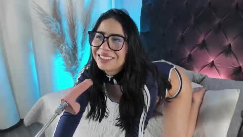 Snapshot of aniie_west chatting on 8, 11, 2025 aniie_west online show from 8, 11, 2025