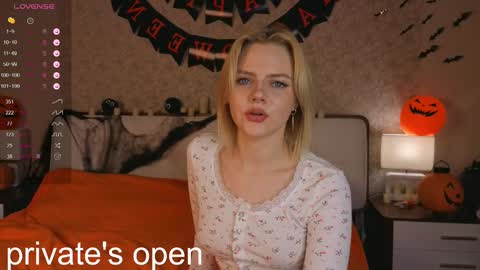 Snapshot of anika_heir chatting on 2, 11, 2025 Alice online show from 2, 11, 2025