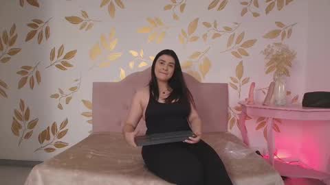 Lauren Anika online show from 15, 1, 2025