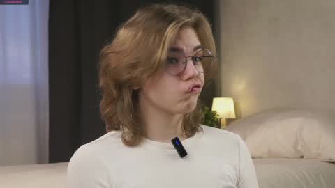 AnishaVivo online show from 6, 4, 2026