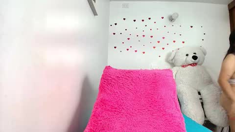 ana independent model online show from 10, 10, 2025