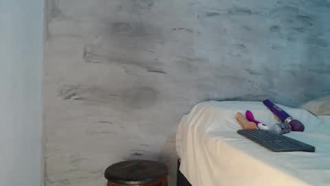 Hello My name is NaiaraPv is OPEN online show from 5, 3, 2025