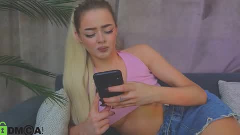 Snapshot of anna_nickol chatting on 6, 11, 2025 Anna online show from 6, 11, 2025