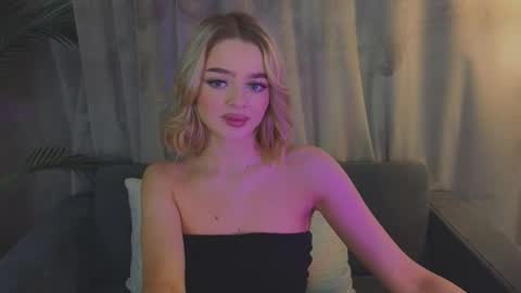 Snapshot of anna_nickol chatting on 18, 11, 2025 Anna online show from 18, 11, 2025