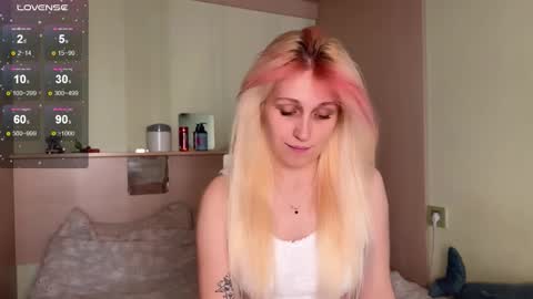 Snapshot of annabel_myr chatting on 9, 9, 2025 Annabel online show from 9, 9, 2025