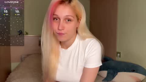 Snapshot of annabel_myr chatting on 13, 9, 2025 Annabel online show from 13, 9, 2025