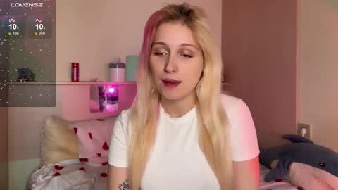 Snapshot of annabel_myr chatting on 8, 10, 2025 Annabel online show from 8, 10, 2025