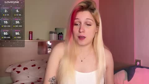 Snapshot of annabel_myr chatting on 13, 10, 2025 Annabel online show from 13, 10, 2025