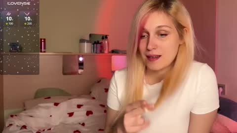 Snapshot of annabel_myr chatting on 15, 10, 2025 Annabel online show from 15, 10, 2025