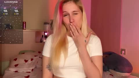 Snapshot of annabel_myr chatting on 16, 10, 2025 Annabel online show from 16, 10, 2025