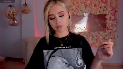 Snapshot of annabrooks_ chatting on 1, 3, 2025 Anna Brooks online show from 1, 3, 2025