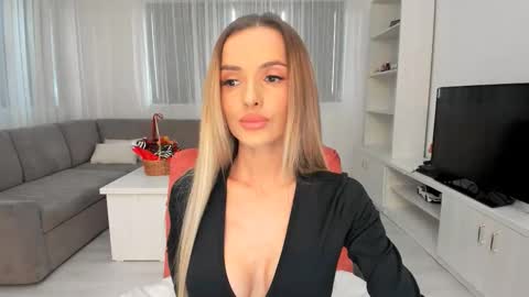 annaise  online show from 7, 2, 2026