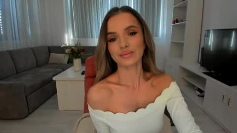 annaise  online show from 25, 4, 2026