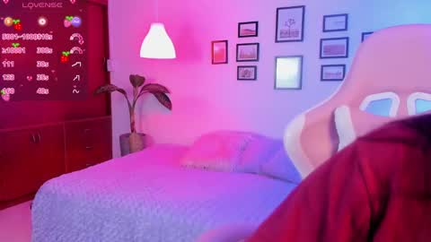 Snapshot of anne_bloom_ chatting on 7, 1, 2025 Anne online show from 7, 1, 2025