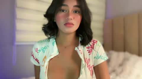 Snapshot of annedee_ chatting on 7, 10, 2025 Kim online show from 7, 10, 2025