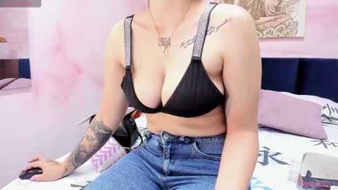 Snapshot of annedixie chatting on 23, 2, 2025 Anne online show from 23, 2, 2025