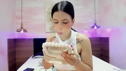 Snapshot of annedixie chatting on 9, 9, 2025 Anne online show from 9, 9, 2025