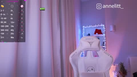 Snapshot of annelitt chatting on 8, 1, 2025 annelitt online show from 8, 1, 2025