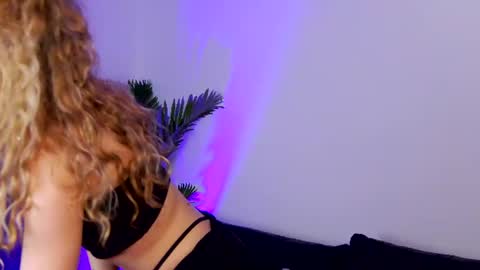 Snapshot of annemaryie chatting on 18, 6, 2026 AnneMary online show from 18, 6, 2026