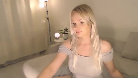 Snapshot of annett chatting on 19, 9, 2025 Annett online show from 19, 9, 2025