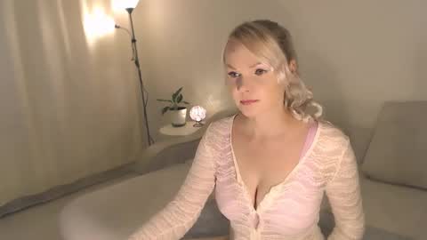 Snapshot of annett chatting on 24, 9, 2025 Annett online show from 24, 9, 2025