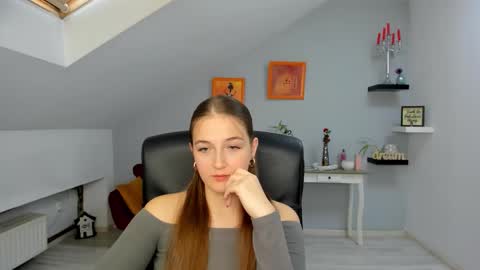 Snapshot of annewilsonn chatting on 6, 11, 2025 annewilsonn online show from 6, 11, 2025