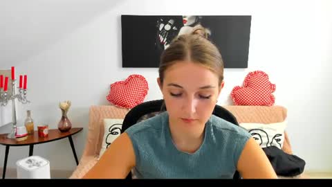 Snapshot of annewilsonn chatting on 3, 8, 2026 annewilsonn online show from 3, 8, 2026
