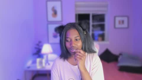 Snapshot of annia_dh chatting on 24, 9, 2025 annia online show from 24, 9, 2025