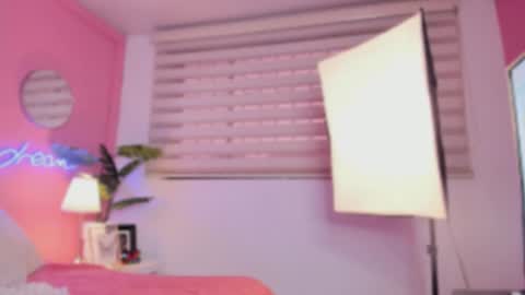 Snapshot of annia_dh chatting on 24, 9, 2025 annia online show from 24, 9, 2025