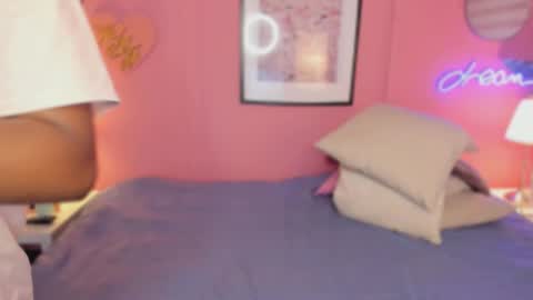 Snapshot of annia_dh chatting on 1, 10, 2025 annia online show from 1, 10, 2025