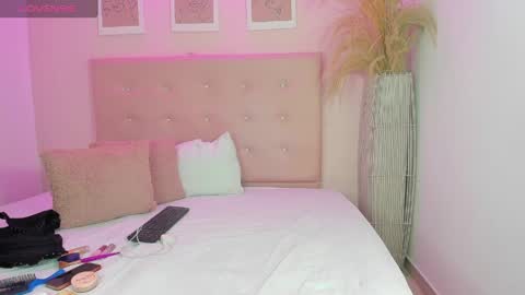 annie_dolce_ online show from 27, 3, 2026