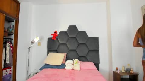 Annie online show from 2, 2, 2025