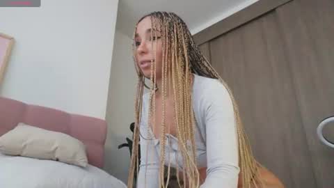 Snapshot of annie_es chatting on 12, 7, 2026 Annie online show from 12, 7, 2026