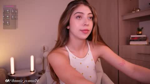 Snapshot of annie_evans24 chatting on 11, 11, 2025 Annie Evans online show from 11, 11, 2025