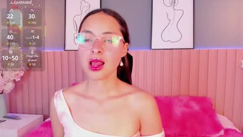 Snapshot of annie_lought chatting on 18, 9, 2025 online show from 18, 9, 2025