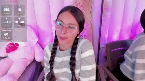 Snapshot of annie_lought chatting on 1, 11, 2025 online show from 1, 11, 2025