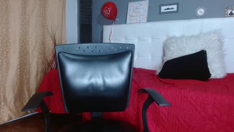 Snapshot of annie_scott_ chatting on 19, 2, 2025 annie_scott_ online show from 19, 2, 2025